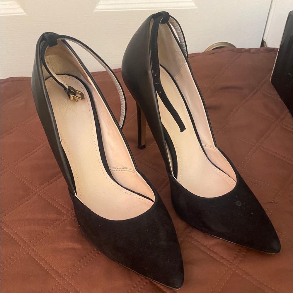 Victoria's Secret Black Pointed Heels